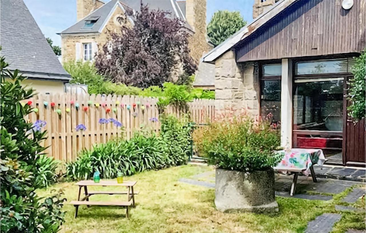 Amazing home in Lézardrieux with 5 Bedrooms Extérieur photo