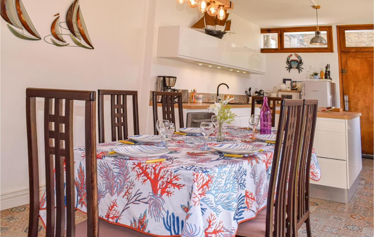 Amazing home in Lézardrieux with 5 Bedrooms Extérieur photo