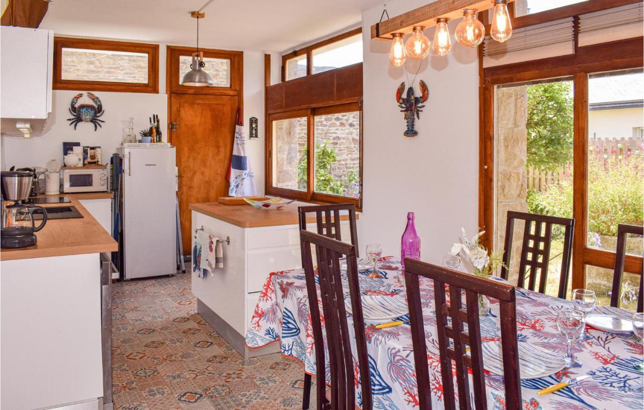 Amazing home in Lézardrieux with 5 Bedrooms Extérieur photo